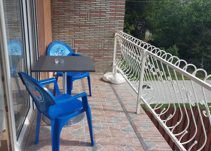 Pauzo Bagyarik * Balatonföldvár