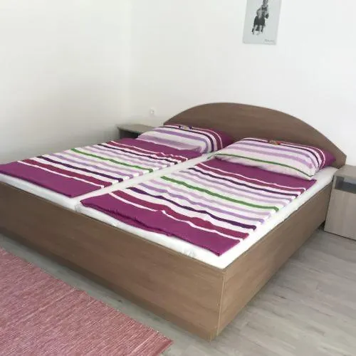 Pauzo Bagyarik Apartmán Balatonföldvár