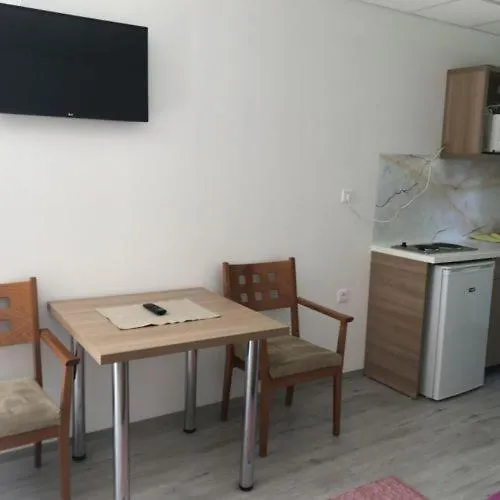 Pauzo Bagyarik Apartmán *